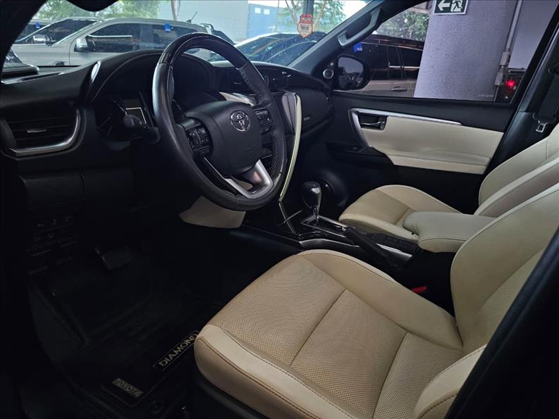  HILUX SW4  2.8 D-4d Turbo Diamond 7L 4X4 7