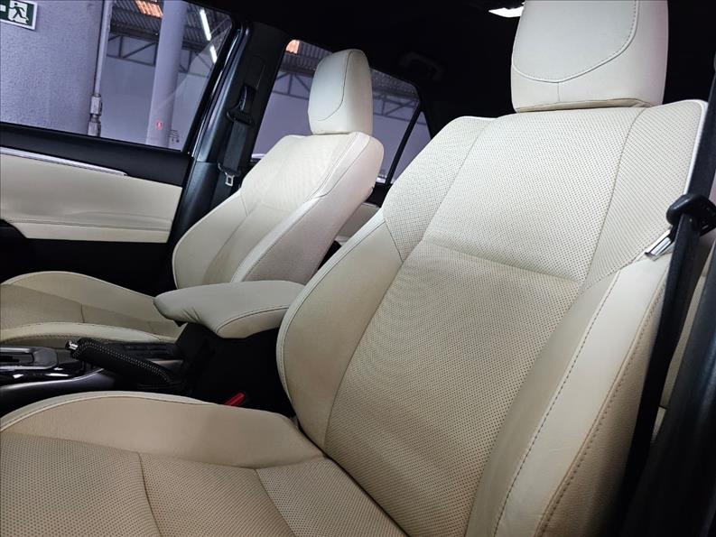  HILUX SW4  2.8 D-4d Turbo Diamond 7L 4X4 8