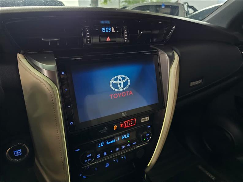  HILUX SW4  2.8 D-4d Turbo Diamond 7L 4X4 9