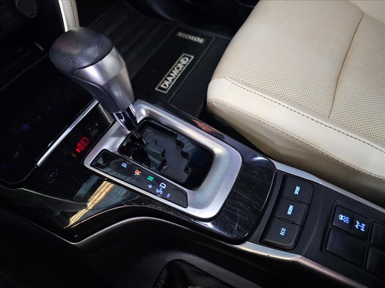  HILUX SW4  2.8 D-4d Turbo Diamond 7L 4X4 10