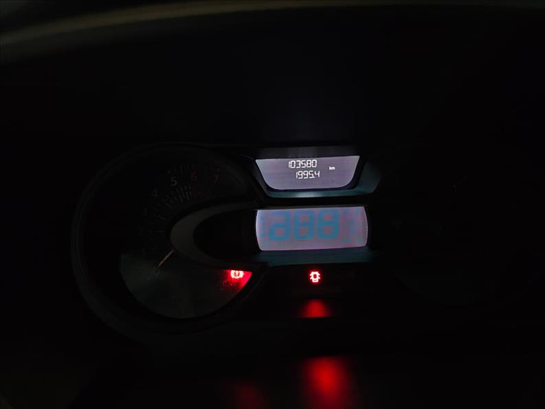  OROCH  1.6 16V SCE Intense 7