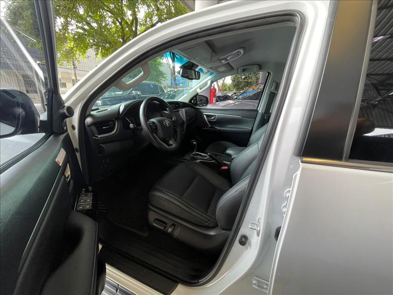  HILUX SW4  2.8 D-4d Turbo SRX 7L 4X4 6