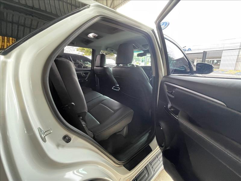  HILUX SW4  2.8 D-4d Turbo SRX 7L 4X4 7