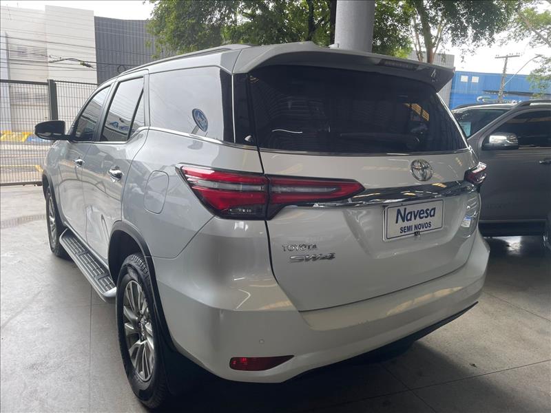  HILUX SW4  2.8 D-4d Turbo SRX 7L 4X4 15