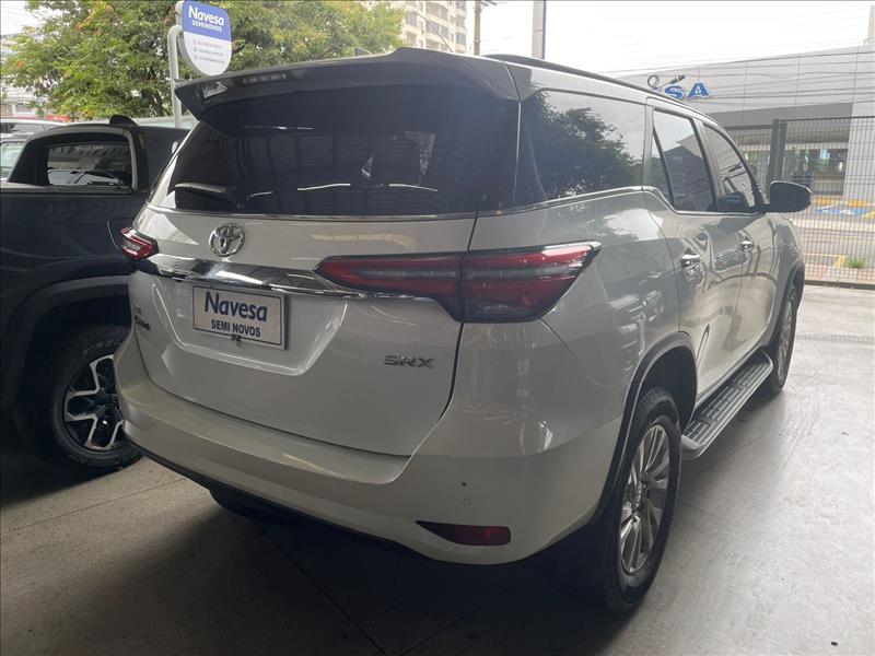  HILUX SW4  2.8 D-4d Turbo SRX 7L 4X4 14