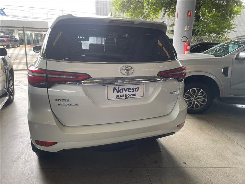  HILUX SW4  2.8 D-4d Turbo SRX 7L 4X4 16