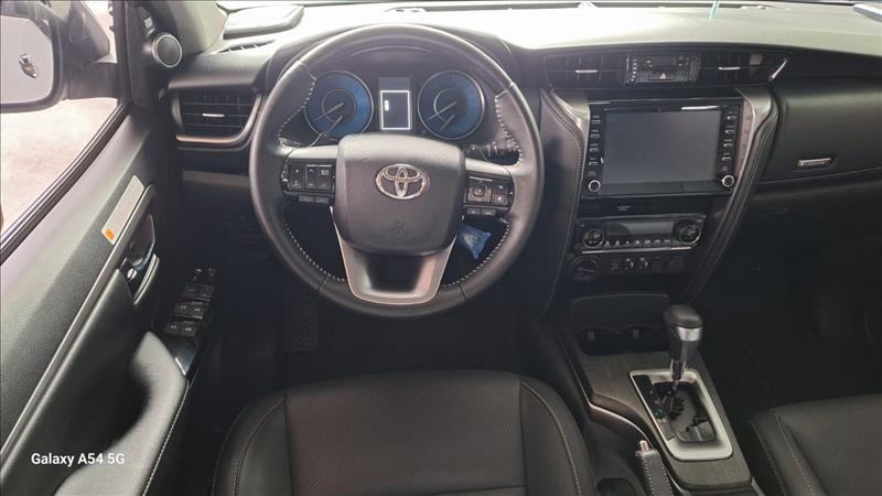  HILUX SW4  2.8 D-4d Turbo SRX 7L 4X4 4