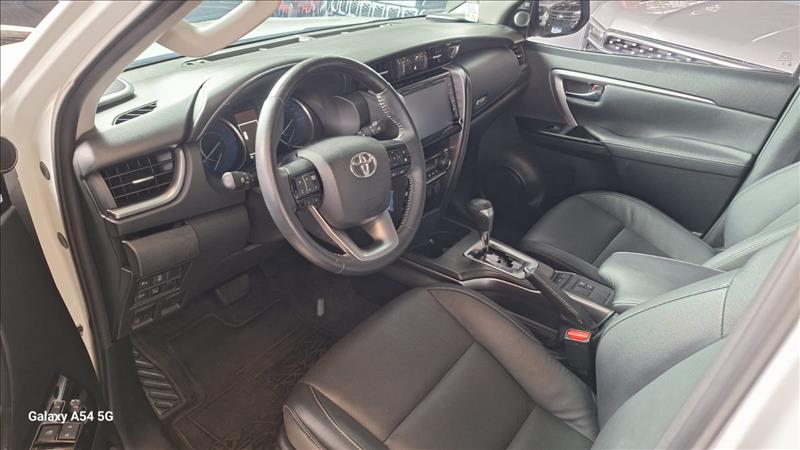  HILUX SW4  2.8 D-4d Turbo SRX 7L 4X4 10