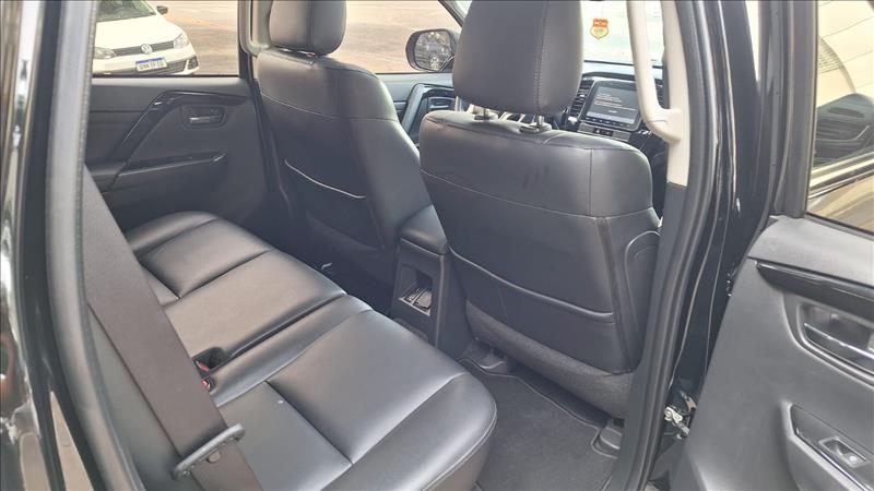  PAJERO SPORT  2.4 16V Mivec Turbo Legend Black AWD 4