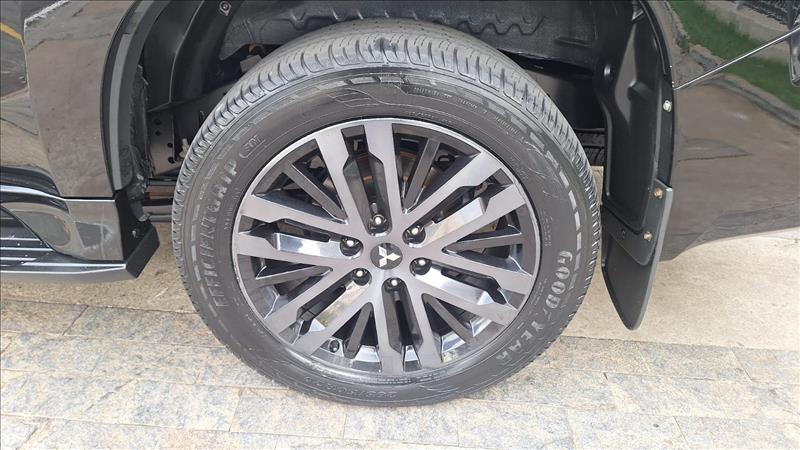  PAJERO SPORT  2.4 16V Mivec Turbo Legend Black AWD 11