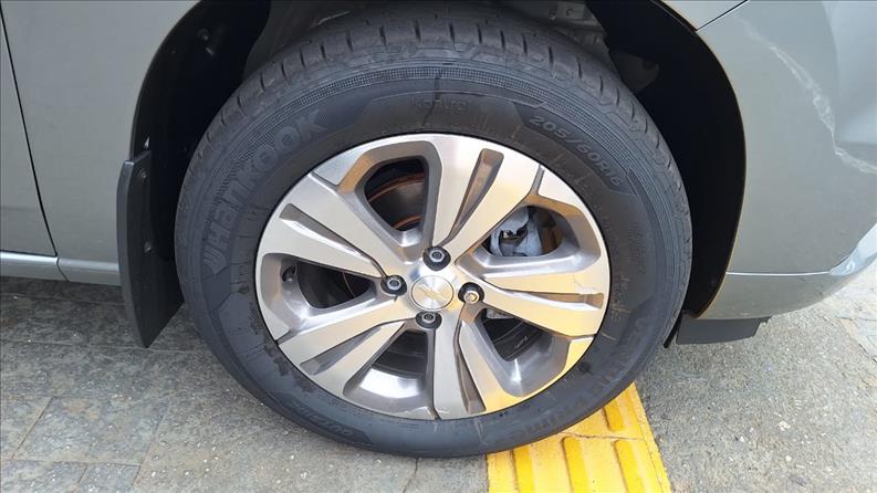  SPIN  1.8 Premier 8V 13