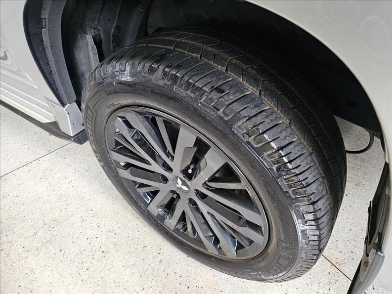  PAJERO SPORT  2.4 16V Mivec Turbo Legend Black AWD 4