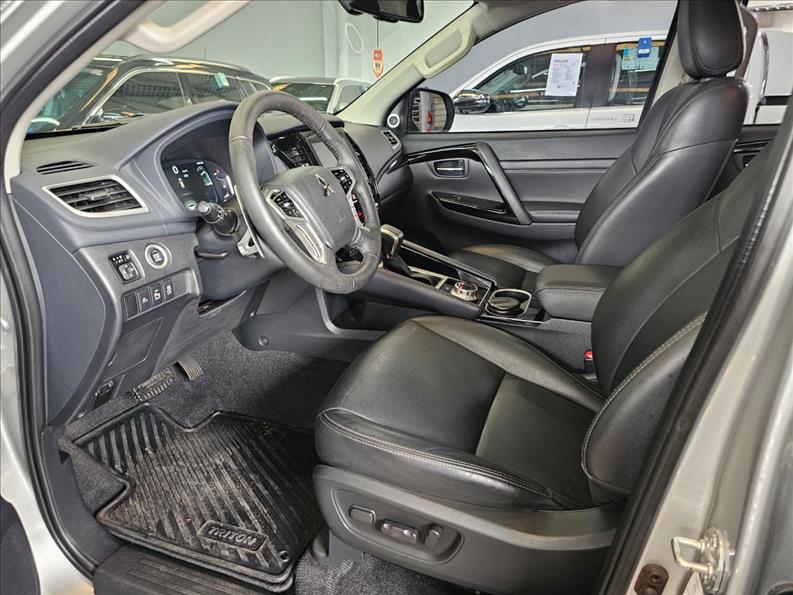  PAJERO SPORT  2.4 16V Mivec Turbo Legend Black AWD 6