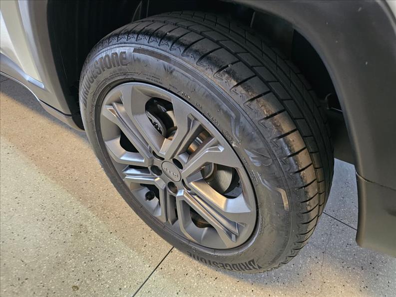  COMPASS  1.3 T270 Turbo Longitude 4