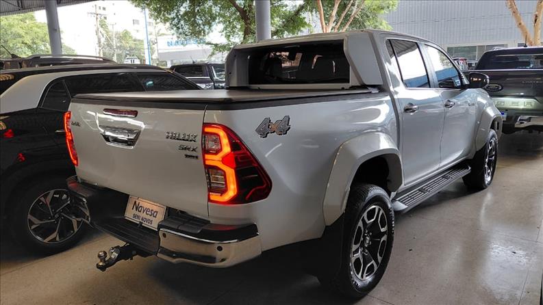  HILUX  2.8 D-4d Turbo CD SRX 4X4 2