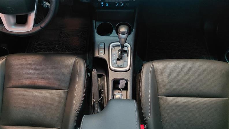  HILUX  2.8 D-4d Turbo CD SRX 4X4 12
