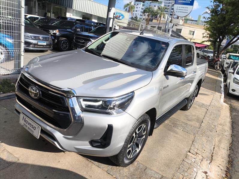  HILUX  2.8 D-4d Turbo CD SRX 4X4 1