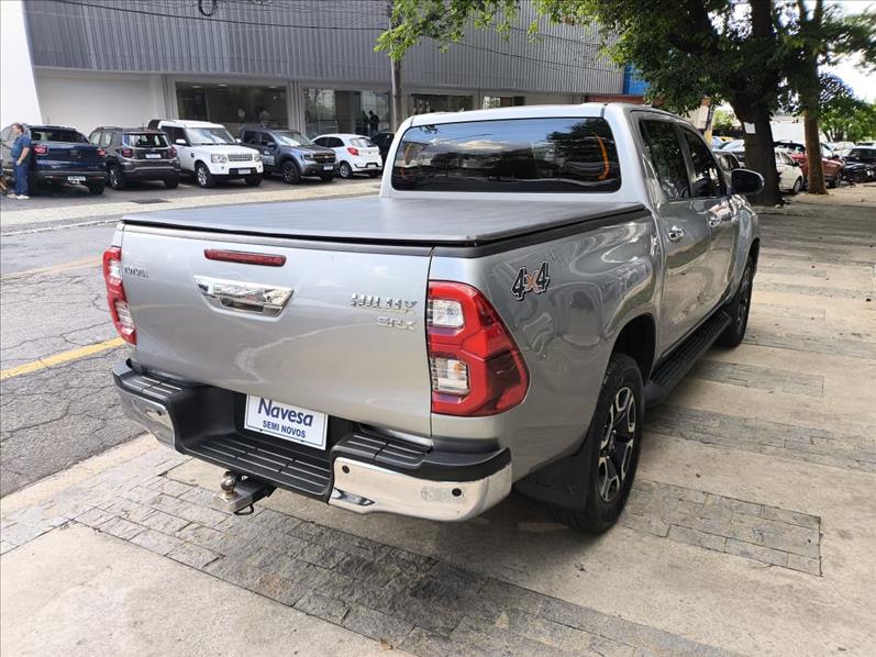  HILUX  2.8 D-4d Turbo CD SRX 4X4 6