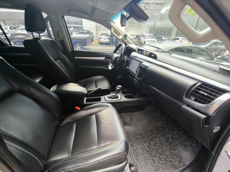  HILUX  2.8 D-4d Turbo CD SRX 4X4 8