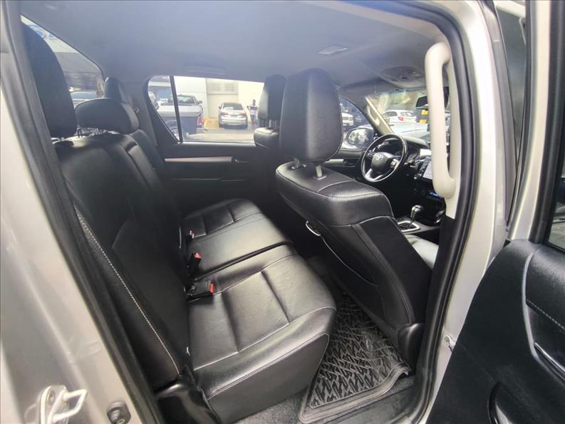  HILUX  2.8 D-4d Turbo CD SRX 4X4 9