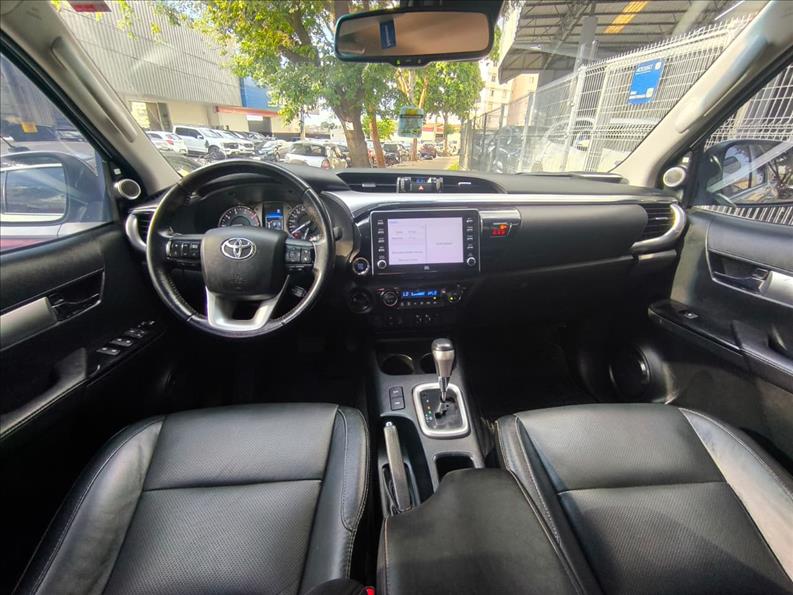  HILUX  2.8 D-4d Turbo CD SRX 4X4 10