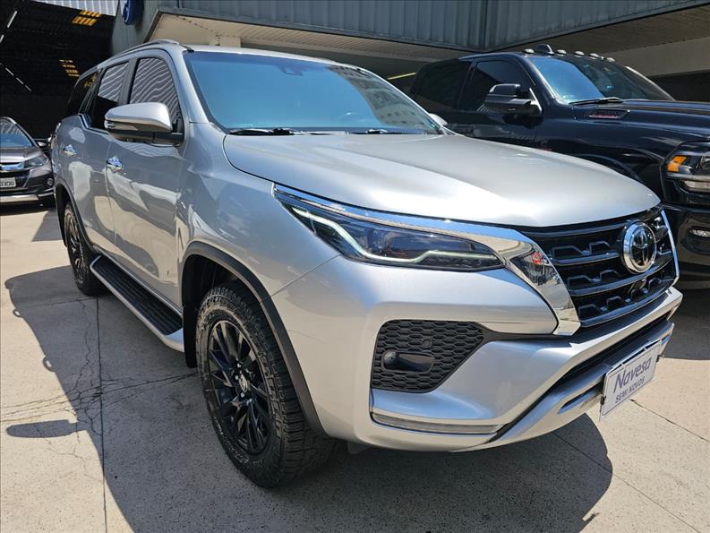  HILUX SW4  2.8 D-4d Turbo SRX 7L 4X4 1