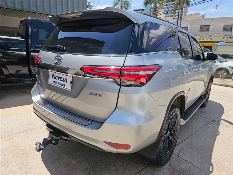  HILUX SW4  2.8 D-4d Turbo SRX 7L 4X4 2