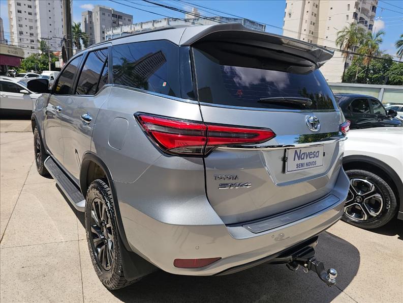  HILUX SW4  2.8 D-4d Turbo SRX 7L 4X4 11