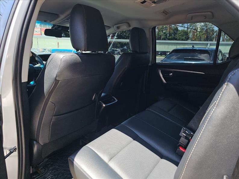  HILUX SW4  2.8 D-4d Turbo SRX 7L 4X4 8