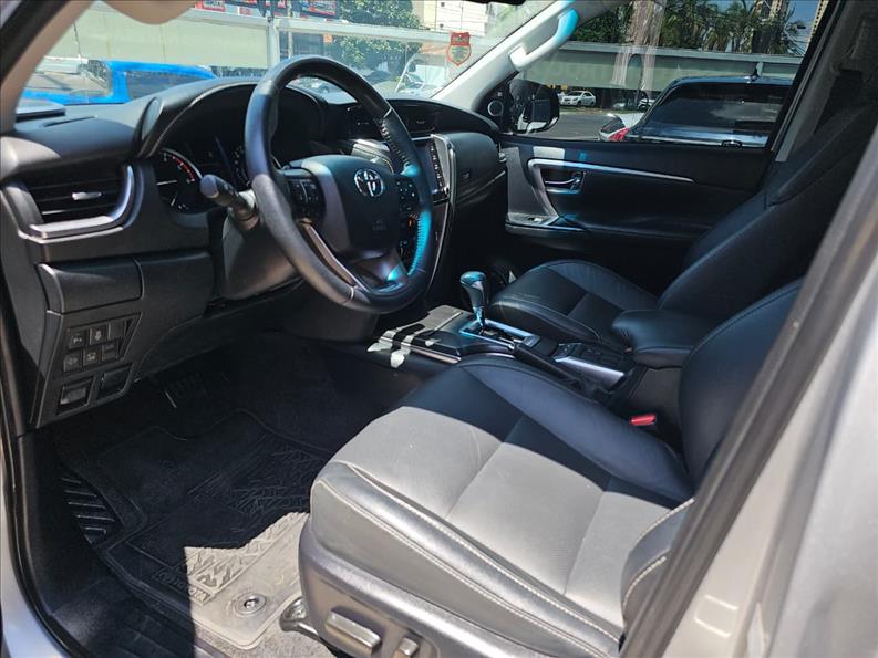  HILUX SW4  2.8 D-4d Turbo SRX 7L 4X4 3