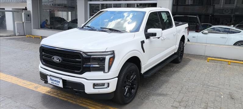  F-150  5.0 V8 CD Lariat Black FX4 1