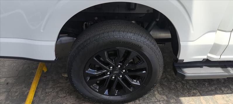  F-150  5.0 V8 CD Lariat Black FX4 6