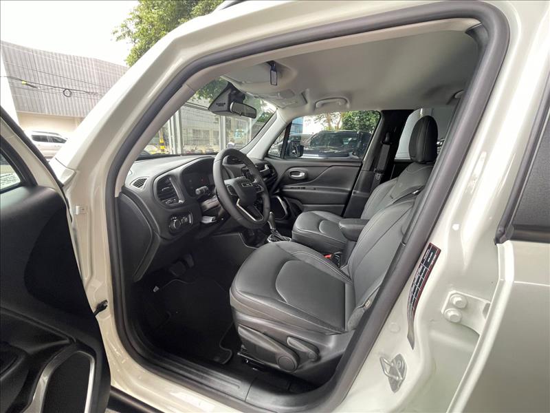  RENEGADE  1.3 T270 Turbo Longitude 7