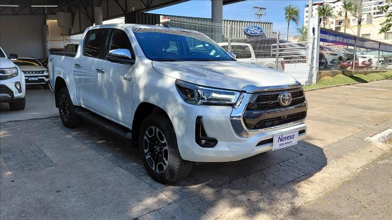  HILUX  2.8 D-4d Turbo CD SRX 4X4 1