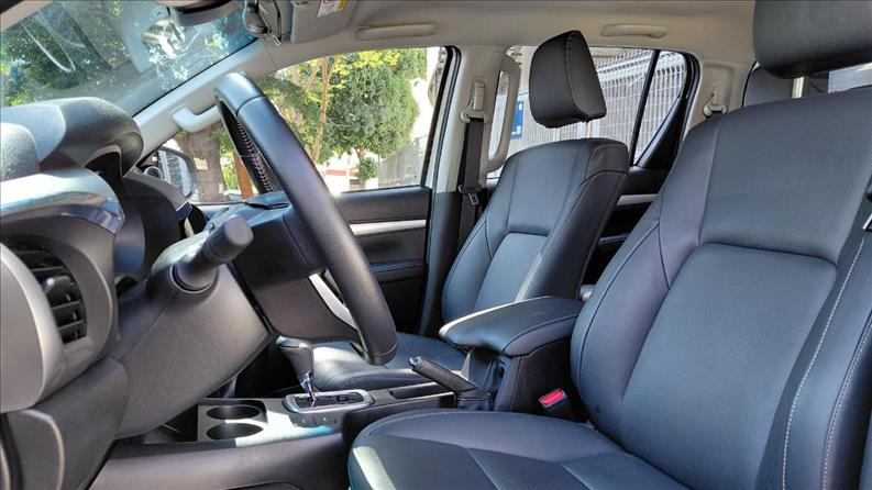  HILUX  2.8 D-4d Turbo CD SRX 4X4 9