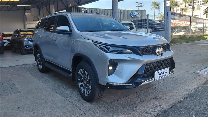  HILUX SW4  2.8 D-4d Turbo SRX Platinum 4X4 1