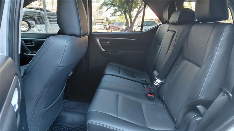  HILUX SW4  2.8 D-4d Turbo SRX Platinum 4X4 11