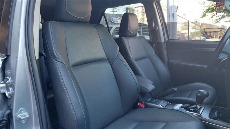 HILUX SW4  2.8 D-4d Turbo SRX Platinum 4X4 10