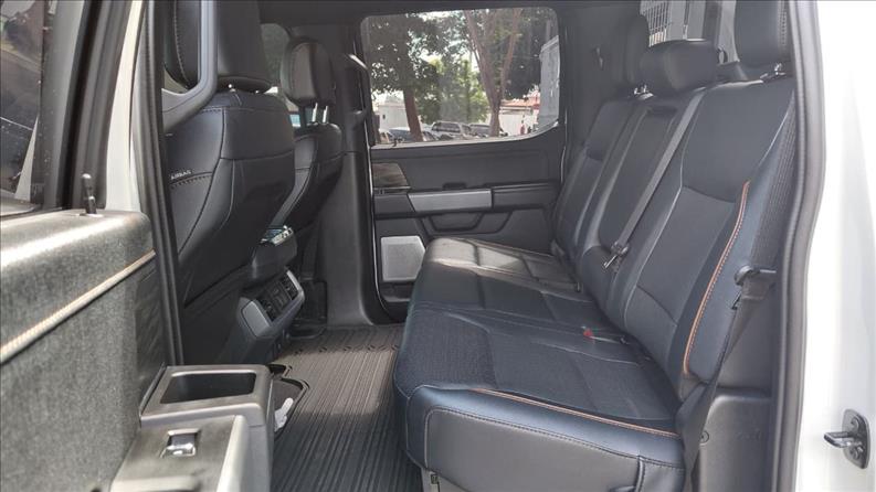  F-150  5.0 V8 CD Lariat FX4 8