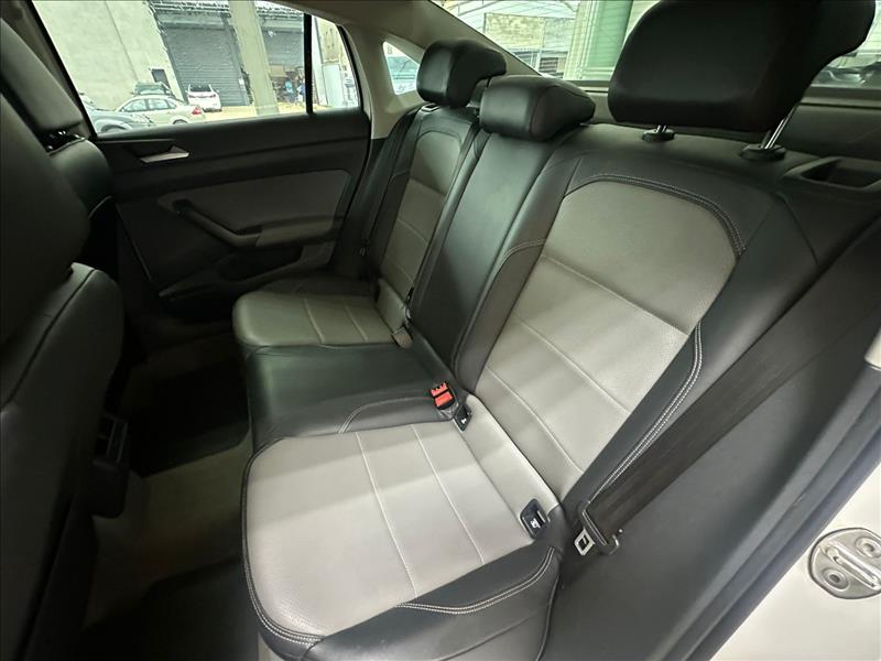  VIRTUS  1.0 200 TSI Highline 8