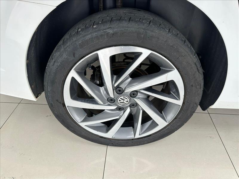  VIRTUS  1.0 200 TSI Highline 14