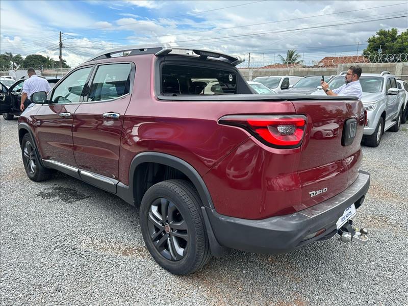  TORO  2.0 16V Turbo Volcano 4X4 4