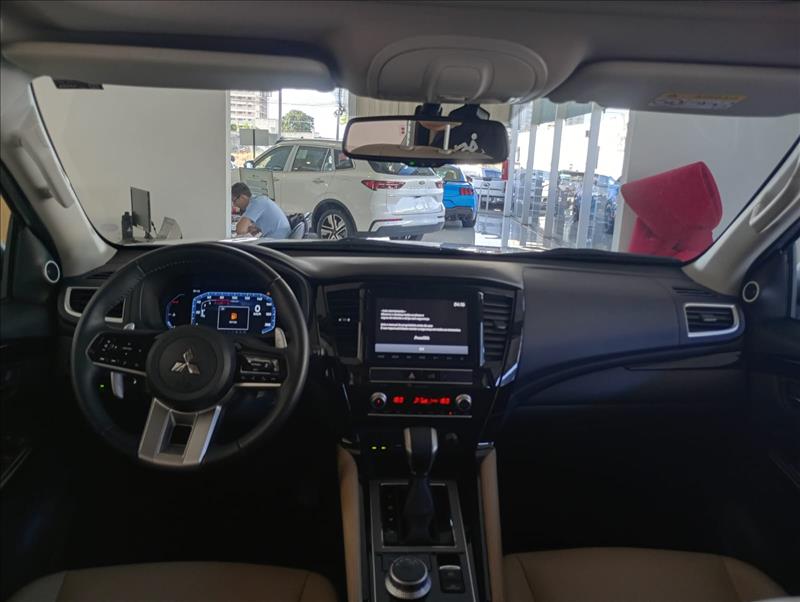  PAJERO SPORT  2.4 16V Mivec Turbo Legend AWD 13
