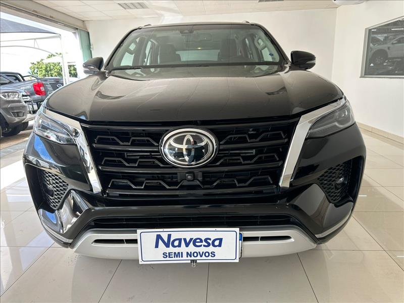  HILUX SW4  2.8 D-4d Turbo SRX 7L 4X4 1