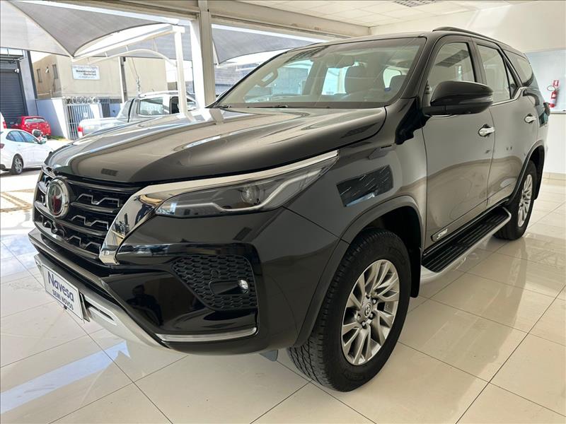  HILUX SW4  2.8 D-4d Turbo SRX 7L 4X4 2
