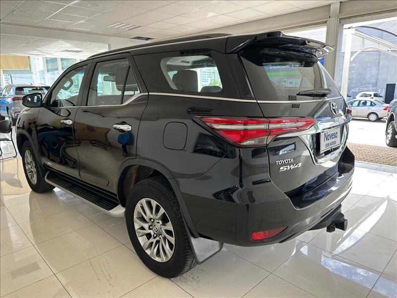  HILUX SW4  2.8 D-4d Turbo SRX 7L 4X4 4