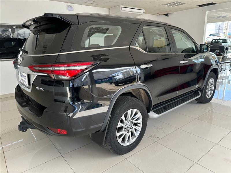  HILUX SW4  2.8 D-4d Turbo SRX 7L 4X4 6