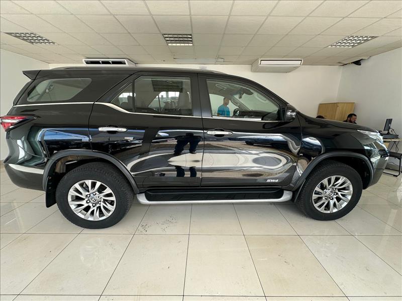  HILUX SW4  2.8 D-4d Turbo SRX 7L 4X4 7