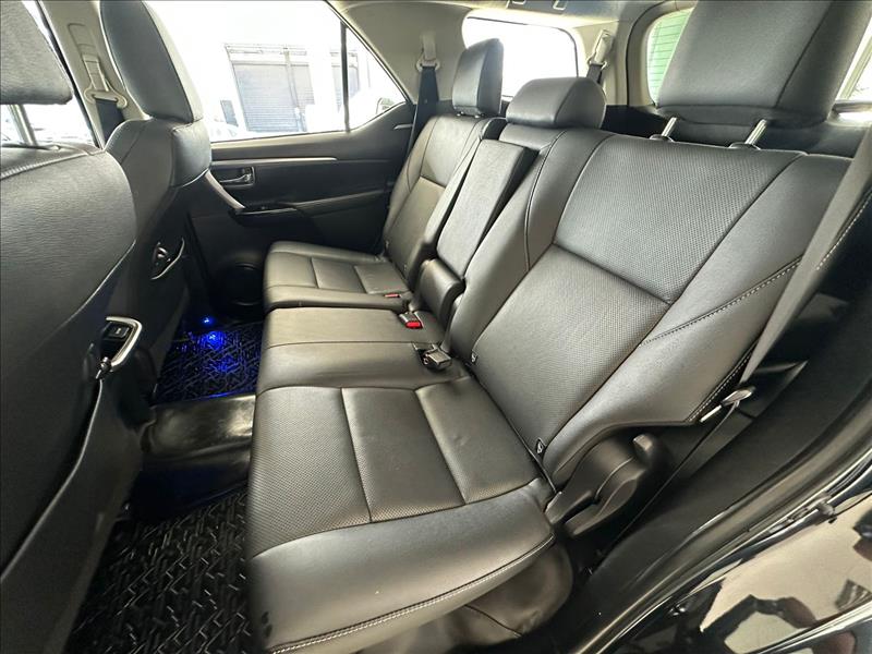  HILUX SW4  2.8 D-4d Turbo SRX 7L 4X4 8