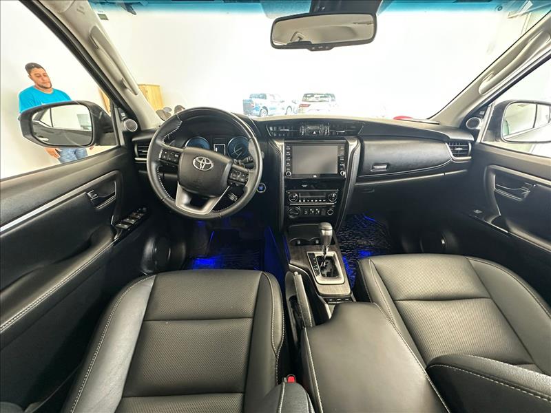  HILUX SW4  2.8 D-4d Turbo SRX 7L 4X4 9